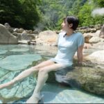 【女ひとり】山奥 野晒しの秘湯 人生初男女混浴…